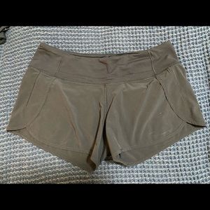 Lululemon Speed Up 2.5” Short Black size 8